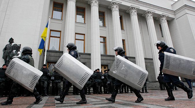 СМИ: В ВР хотят официально объявить войну России