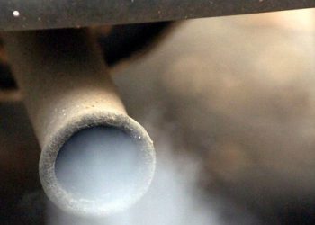 Врачи рассказали, какую болезнь могут вызвать выхлопные газы у детей