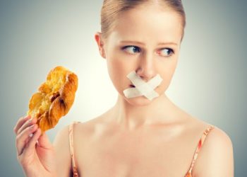 Врачи назвали ТОП-7 продуктов, которые вредны для кожи