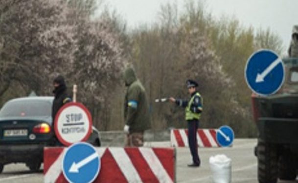 СМИ: в районе Марьинки взорвалось авто со смертником