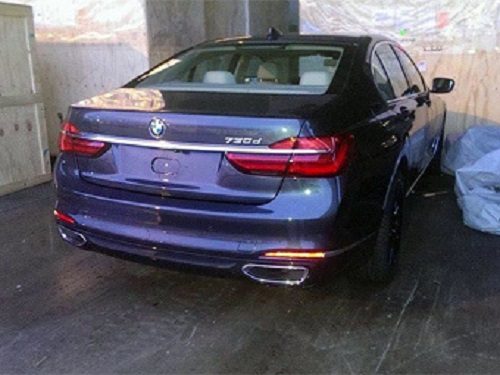 Новая «семерка» BMW заснята без камуфляжа