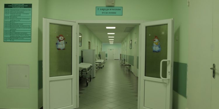 В результате обстрела в Мариуполе 3-летний ребенок лишился ноги