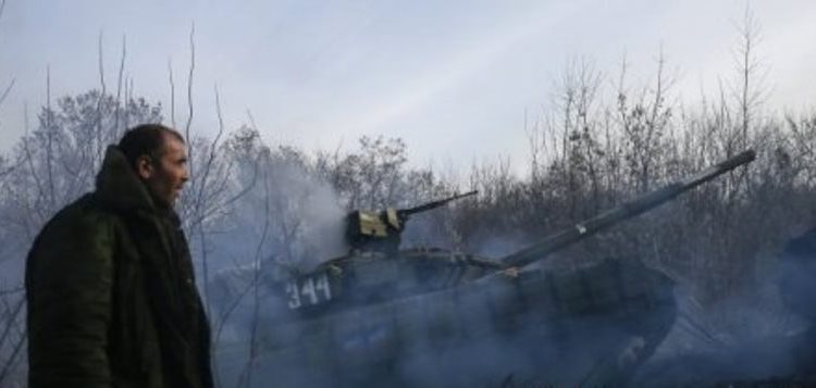 СМИ: На Донбассе продолжаются бои