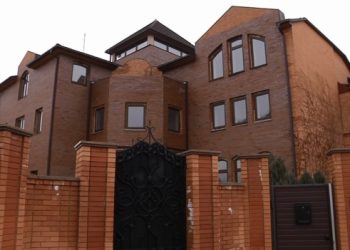 Элитный дом Виктора Януковича на Оболони оформили на нового владельца