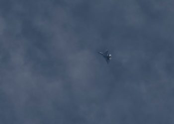 СМИ: На Донбассе неопознанная авиация нанесла удар по базе военных России