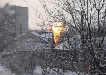 В Донецке в результате артобстрела боевиков загорелся газопровод