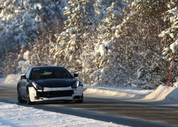 Ferrari FF проходит испытания скандинавскими морозами