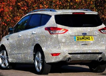 Названа цена Ford Kuga с кристаллами Swarovski