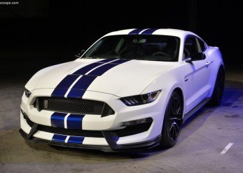 Первый Ford Mustang Shelby GT350R продан на аукционе за миллион долларов