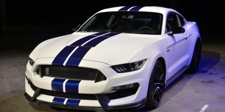 Первый Ford Mustang Shelby GT350R продан на аукционе за миллион долларов