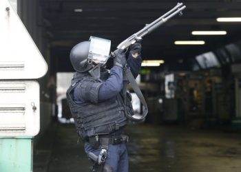 Французская полиция не уверена, что задержанные граждане России готовили теракты