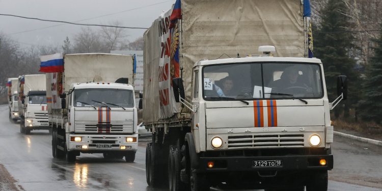 Террористы продают полученную «гуманитарку» на донецких рынках