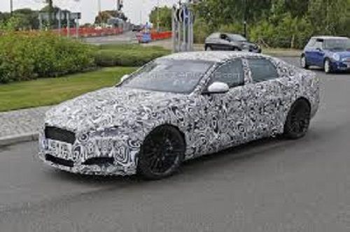 Первый кроссовер Jaguar F-Pace проходит тестирование