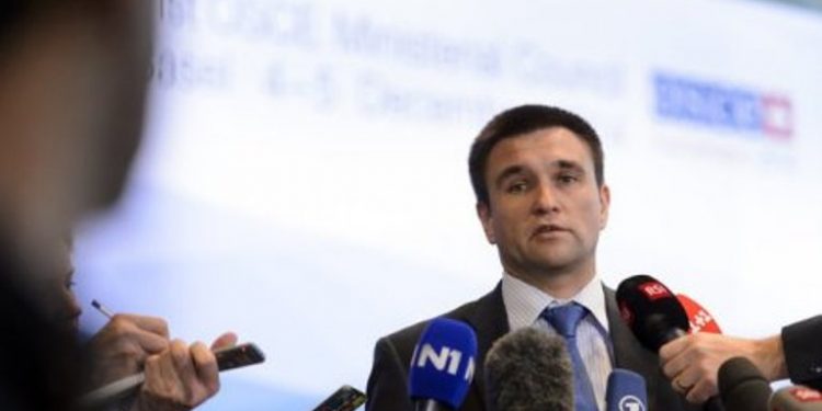 Власти примут меры в отношении украинцев, имеющих двойное гражданство, - Климкин
