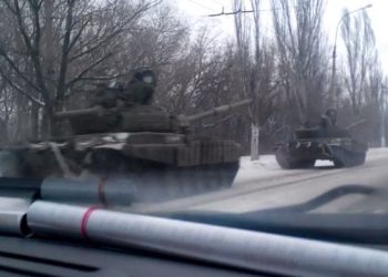 В интернете появилось видео колонны военной техники вблизи Краснодона