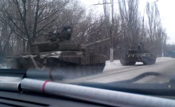 В интернете появилось видео колонны военной техники вблизи Краснодона