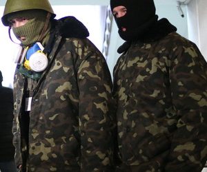 В сети появилось видео избиения водителя бойцами «Донбасса»