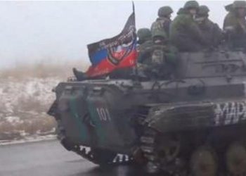Боевики на танках начали наступление на Мариуполь