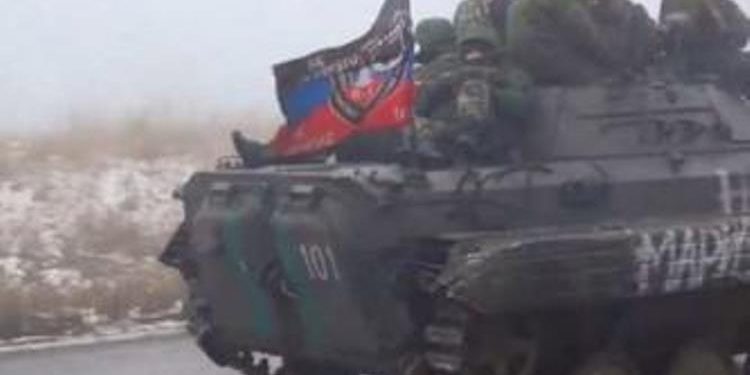 Боевики на танках начали наступление на Мариуполь