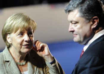 Порошенко обсудил ситуацию на Донбассе с Меркель и Олландом
