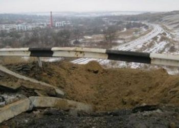 Боевики подорвали мост между Луганском и Станицей