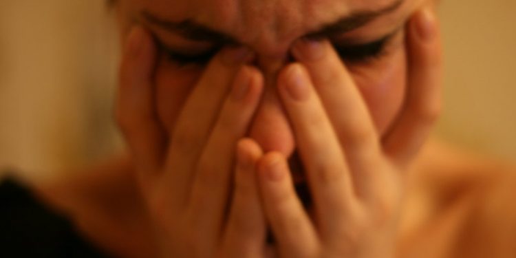 Психологи рассказали, как справиться с мнительностью