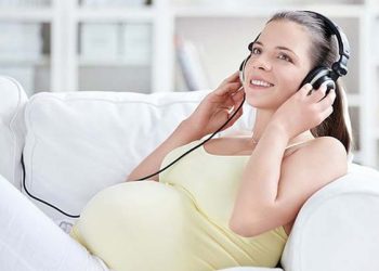 Почему беременным нельзя слушать неприятную музыку