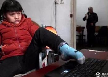 Девушка-инвалид из Китая смогла написать роман левой ногой