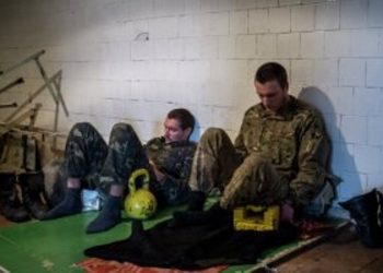 В донецком аэропорту восемь украинских солдат попали в плен