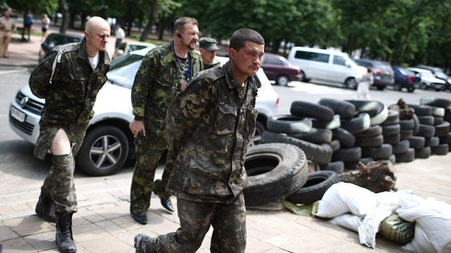 В плену у террористов остаются 490 украинских военных