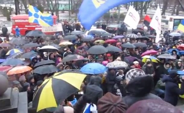 В Полтаве митингующие требуют признать Россию государством-агрессором