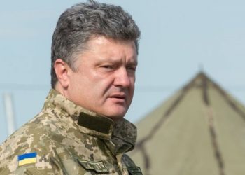 Президент Украины пообещал выдавать по тысячи гривен каждому военному за сутки боевых действий