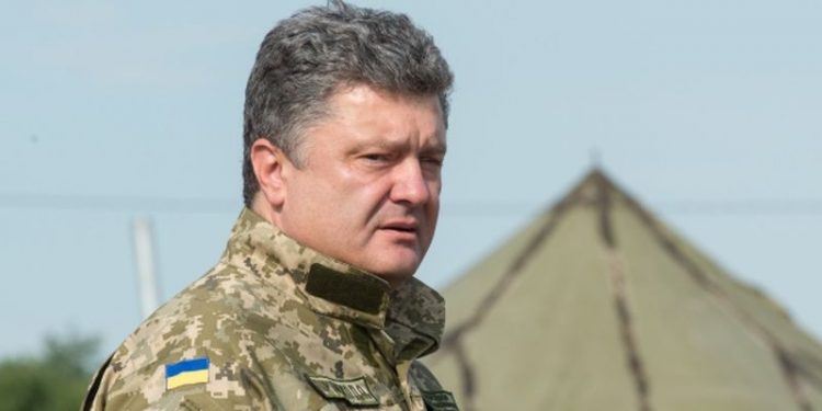Президент Украины пообещал выдавать по тысячи гривен каждому военному за сутки боевых действий
