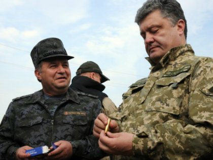 Порошенко впервые за долгие годы передал ВСУ модернизированные самолеты