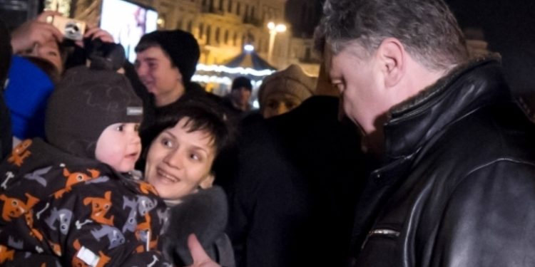 Порошенко с семьей посетил на Софийской площади елку