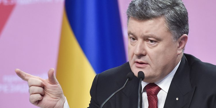 Порошенко досрочно возвращается в Украину из Швейцарии
