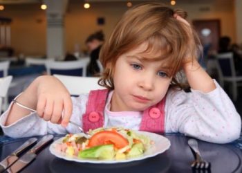 Специалисты рассказали, как приучить детей есть овощи