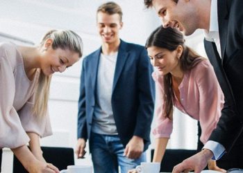 Ученые: женщины предпочитают работать с женщинами
