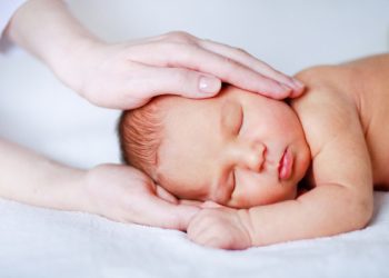 Как правильно и безопасно укладывать ребёнка спать
