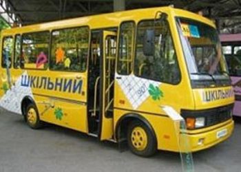 Авария в Сумской области: грузовик врезался в школьный автобус
