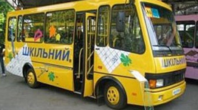 Авария в Сумской области: грузовик врезался в школьный автобус