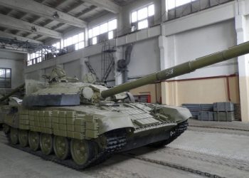 Украинские бойцы захватили в плен вражеский танк с экипажем