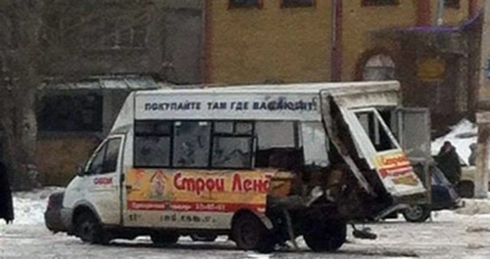 В Луганске машина боевиков протаранила маршрутку, есть раненые