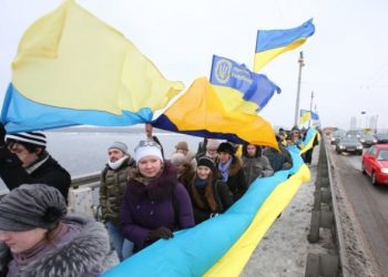 В Киеве два берега Днепра активисты соединят живой цепью