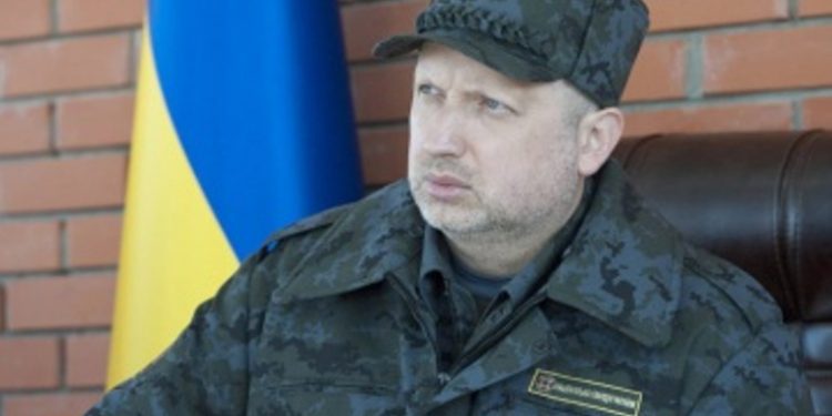Турчинов поедет в зону АТО проверить готовность солдат