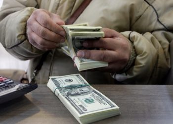 Украинская экономика может рухнуть от «черного» рынка валюты
