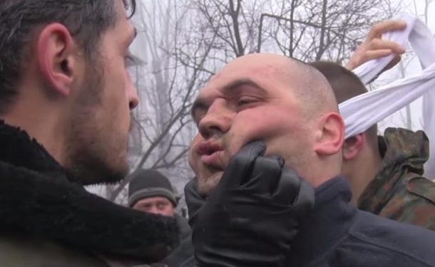 Обнародовано видео издевательств над пленными защитниками донецкого аэропорта