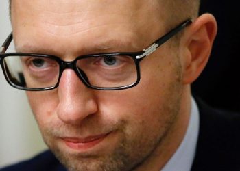 Премьер-министр Украины поручил руководителям регионов подготовиться к переходу экономики на «военные рельсы»