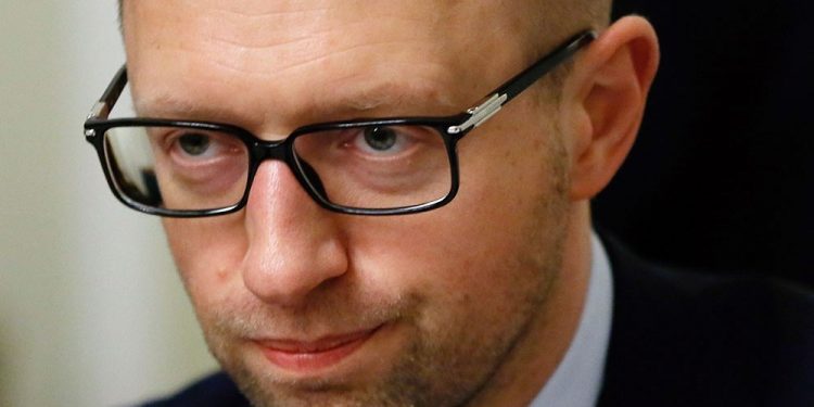 Премьер-министр Украины поручил руководителям регионов подготовиться к переходу экономики на «военные рельсы»