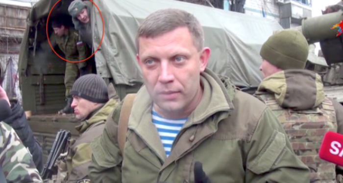 В Донецке рядом с Александром Захарченко случайно сфотографировали российских солдат